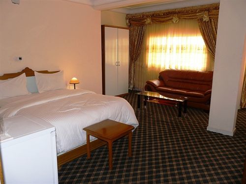 Azam Hotel Bamenda Exterior foto